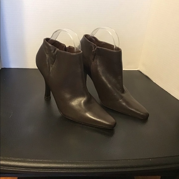 Chinese Laundry Women’s Pointy Toe Ankle Booties - Picture 5 of 7